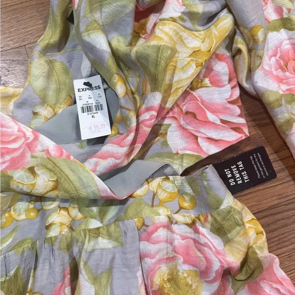 Express Floral Wrap Dress - Picture 4 of 5